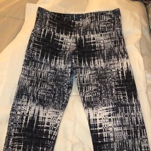 Onzie black & white tie dye cropped yoga leggings